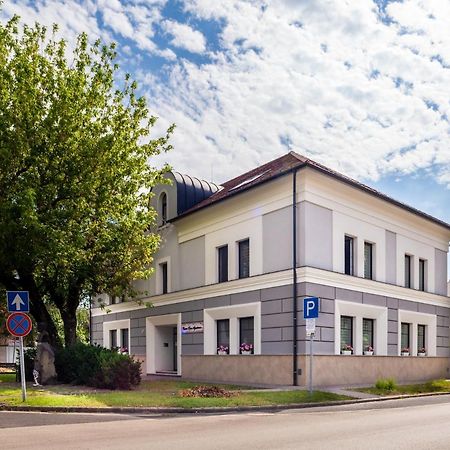 Corso Lux Apartman Gyula Exterior photo