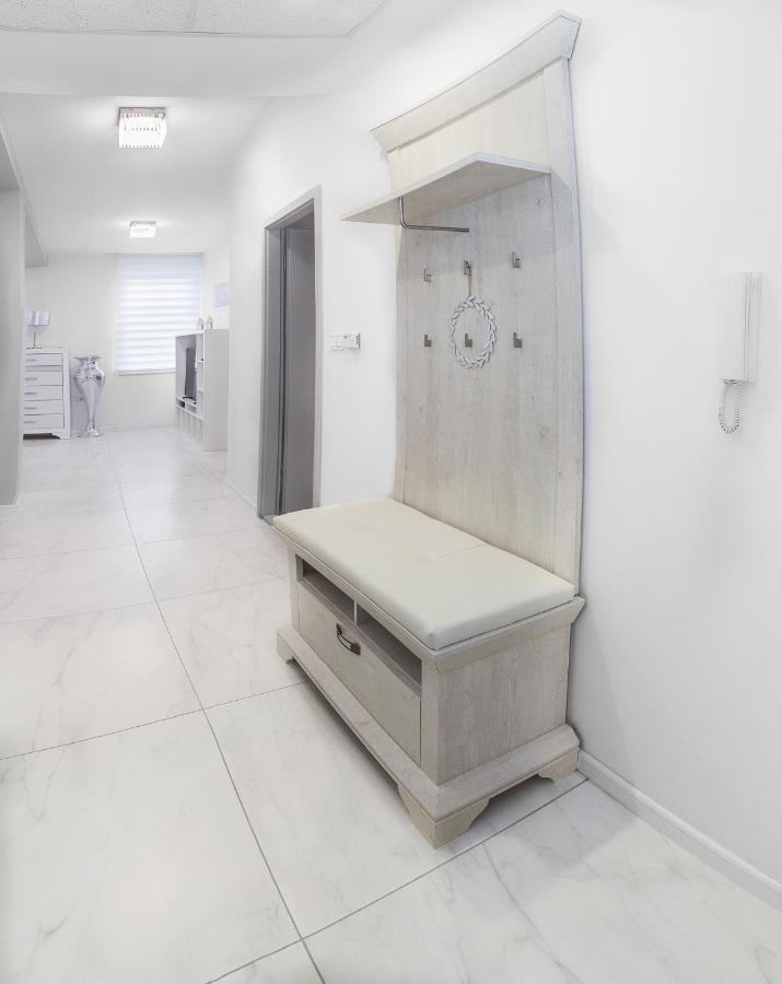 Corso Lux Apartman Gyula Exterior photo