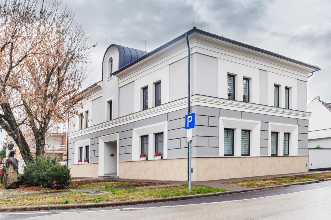 Corso Lux Apartman Gyula Exterior photo